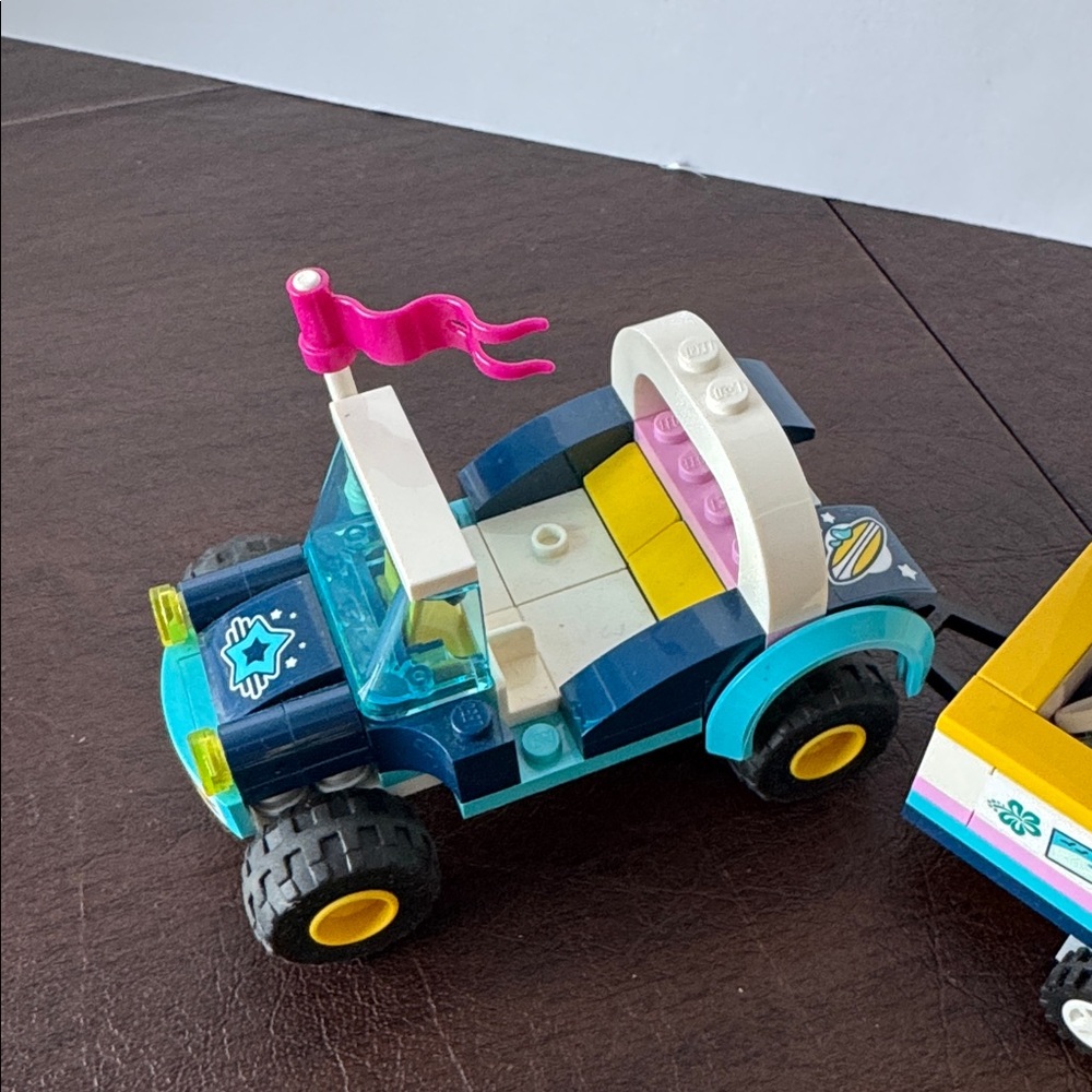 LEGO Friends 41364 Stephanie’s Buggy and Trailer - Picture 4 of 6